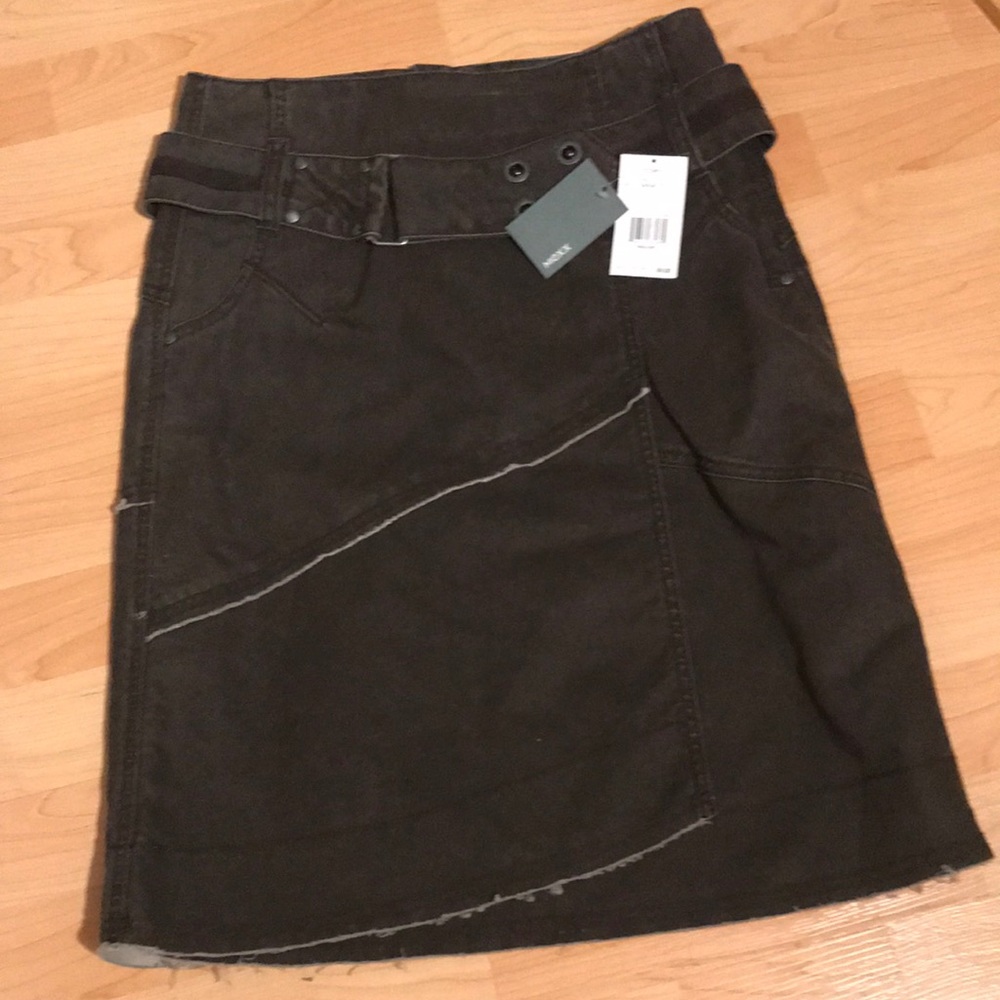 Women’s NWT Mexx knee length belted skirt (size 4)